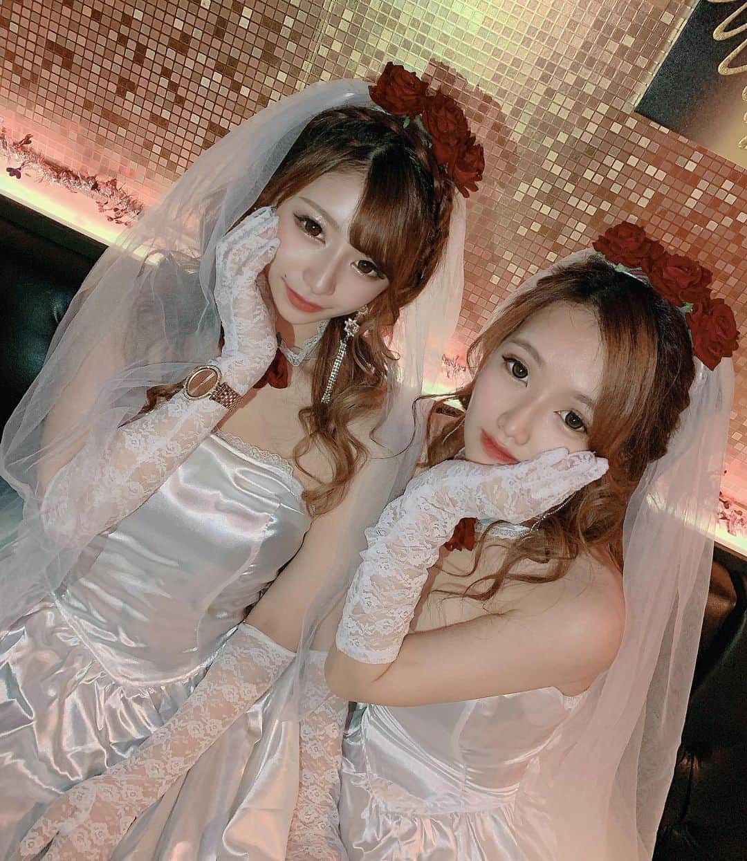 愛瀬ひびきのインスタグラム：「ハロウィン１日目💜  . . . . . . . . #佐賀#愛敬#キャバクラ#CLUB#キャバ嬢#ヘアメイク#ヘアセット#ハロウィン#コスプレ#花嫁#ウエディングドレス#福岡#中洲#歌舞伎町#北新地#ミナミ」