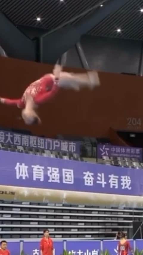 のインスタグラム：「- A few weeks ago we shared Guan Chen Chen’s packed beam routine from Nationals 🇨🇳 Here is the same routine with the execution score breakdown from the wonderful Emily @flipflytumble ⚡️⚡️ - - - - Featured Competition: 2020 Chinese Nationals  - - #gymnastics #gymnasticsvideos #gymnasticshighlights #artisticgymnastics #floor  #vault #parallelbars #pbars #horizontalbar #highbar #balancebeam #unevenbars #tumble #stick #flip #trampoline #handstand #strength #flexibility #balance #fitness #usagymnastics #muscle #mag #trampoline #gymnast #gymvids #athlete #gimnasia」