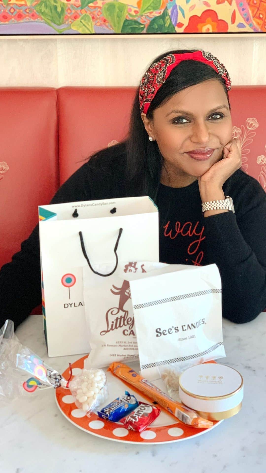 ミンディ・カリングのインスタグラム：「No? Just me?」