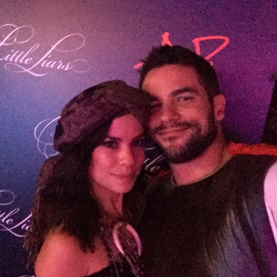 ブラント・ドーハティのインスタグラム：「Shout out to the last PLL wrap party a few years ago on Halloween weekend when people were giving tearful speeches about what the show meant to them... but Kim and I showed up in full costume 😬😘 #classy #happyhalloween」