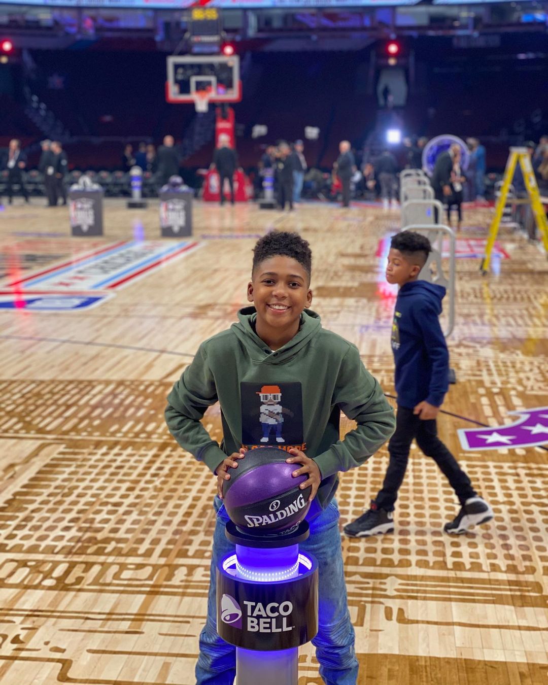 ネイト・ロビンソンのインスタグラム：「Happy 13th bday nephew @deucehamilton32 y’all follow ASAP ... the offspring of a goat 🐐 #HOLDAT」