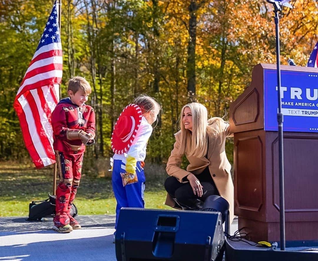 イヴァンカ・トランプのインスタグラム：「Happy Halloween from Youngstown, Ohio! 🥰🤠🦸‍♂️#MAGA」