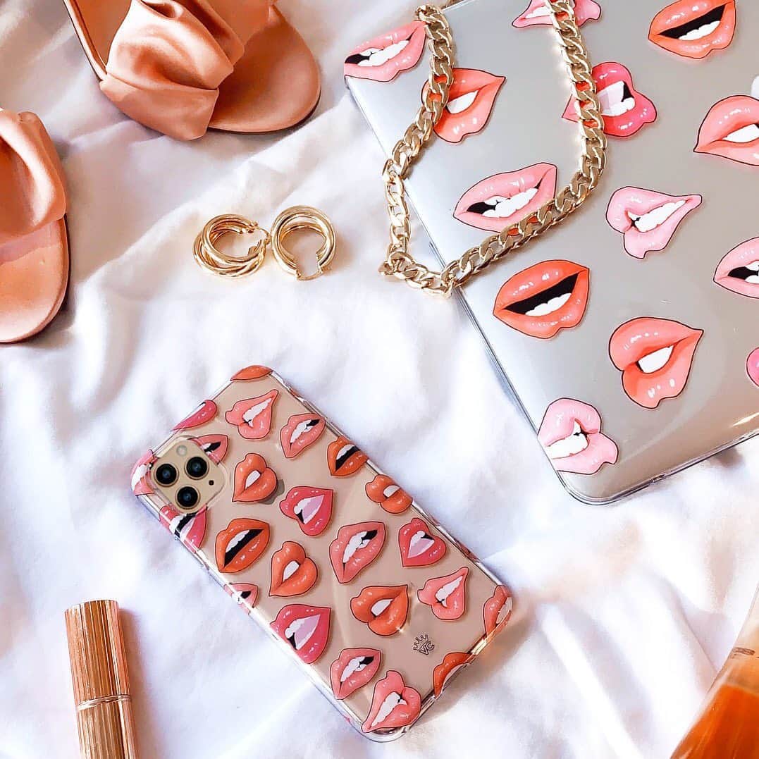 VELVETCAVIARさんのインスタグラム写真 - (VELVETCAVIARInstagram)「Kisses for cute cases 💋🌸 Tag your bestie to give them a virtual smooch  #velvetcaviar」11月1日 5時00分 - velvetcaviar