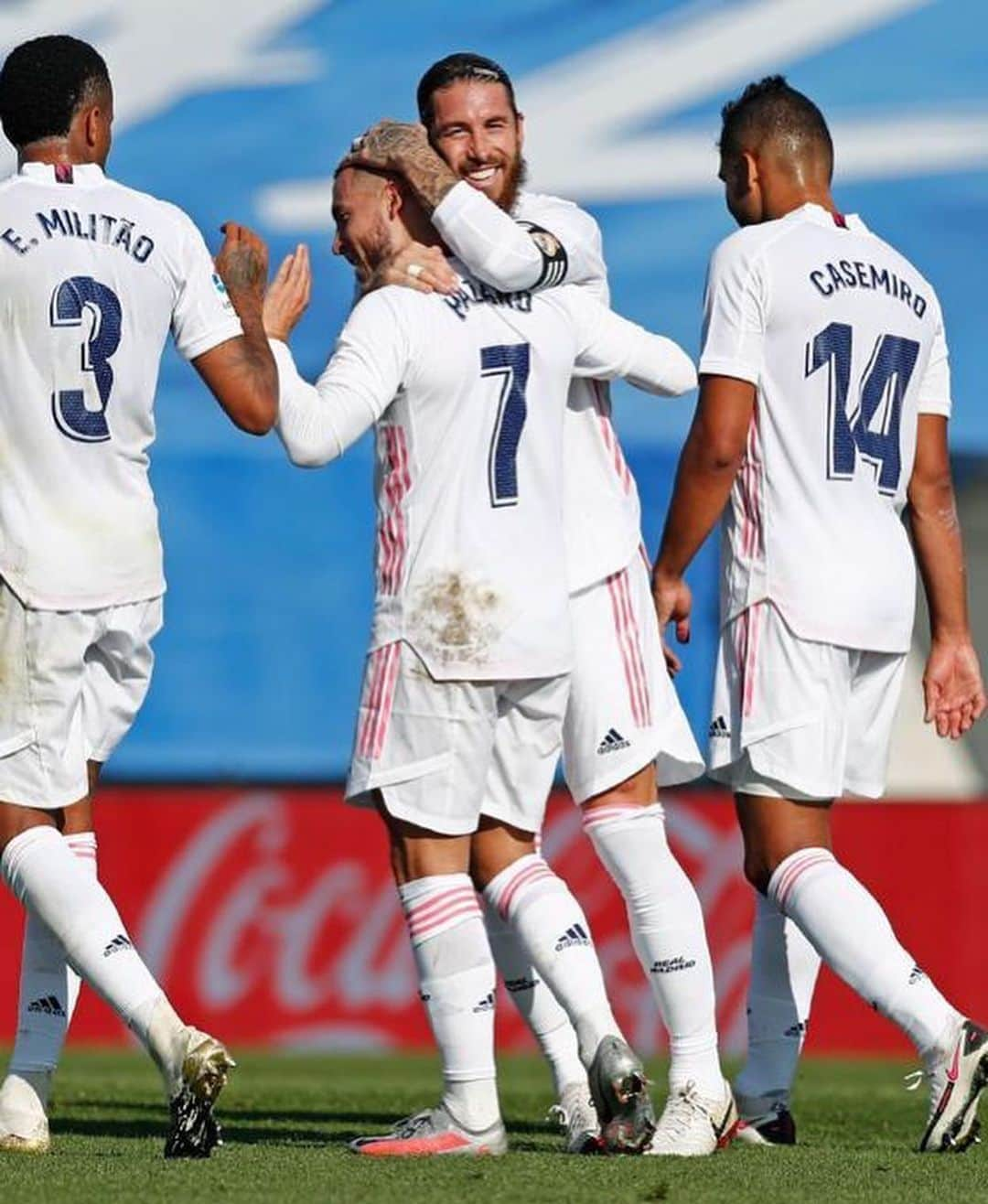 エデン・アザールさんのインスタグラム写真 - (エデン・アザールInstagram)「A good afternoon, happy to be back! #halamadrid 😀🙌💥⚽️」11月1日 5時02分 - hazardeden_10