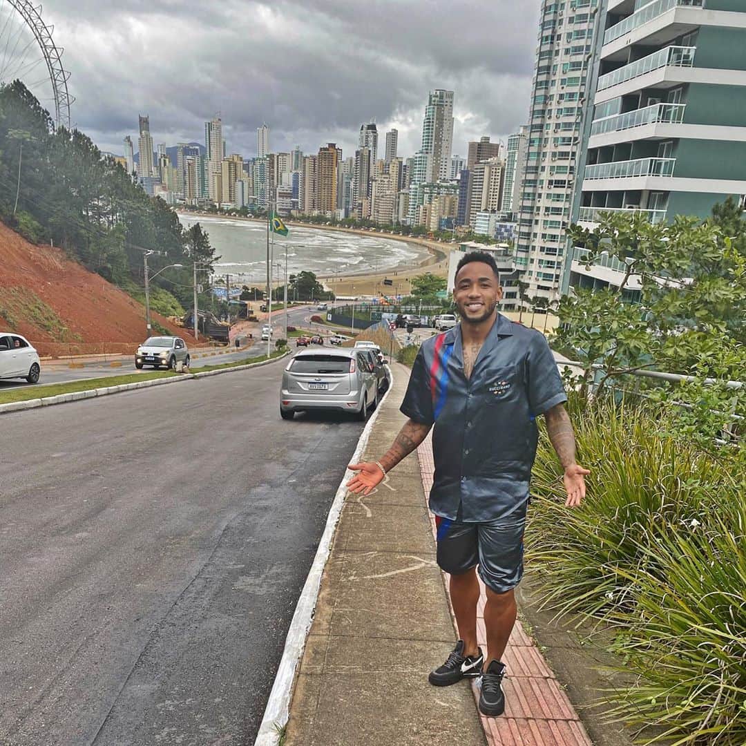 ラファエル・ダ・シルバのインスタグラム：「Faça de cada dia o melhor da sua vida! #crazylife」
