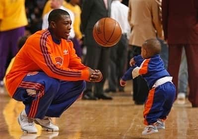 ネイト・ロビンソンのインスタグラム：「Hey Rico @ykm.nyale you was born in this game too son !! Hitting jumpers out the Gate lol #Holdat」