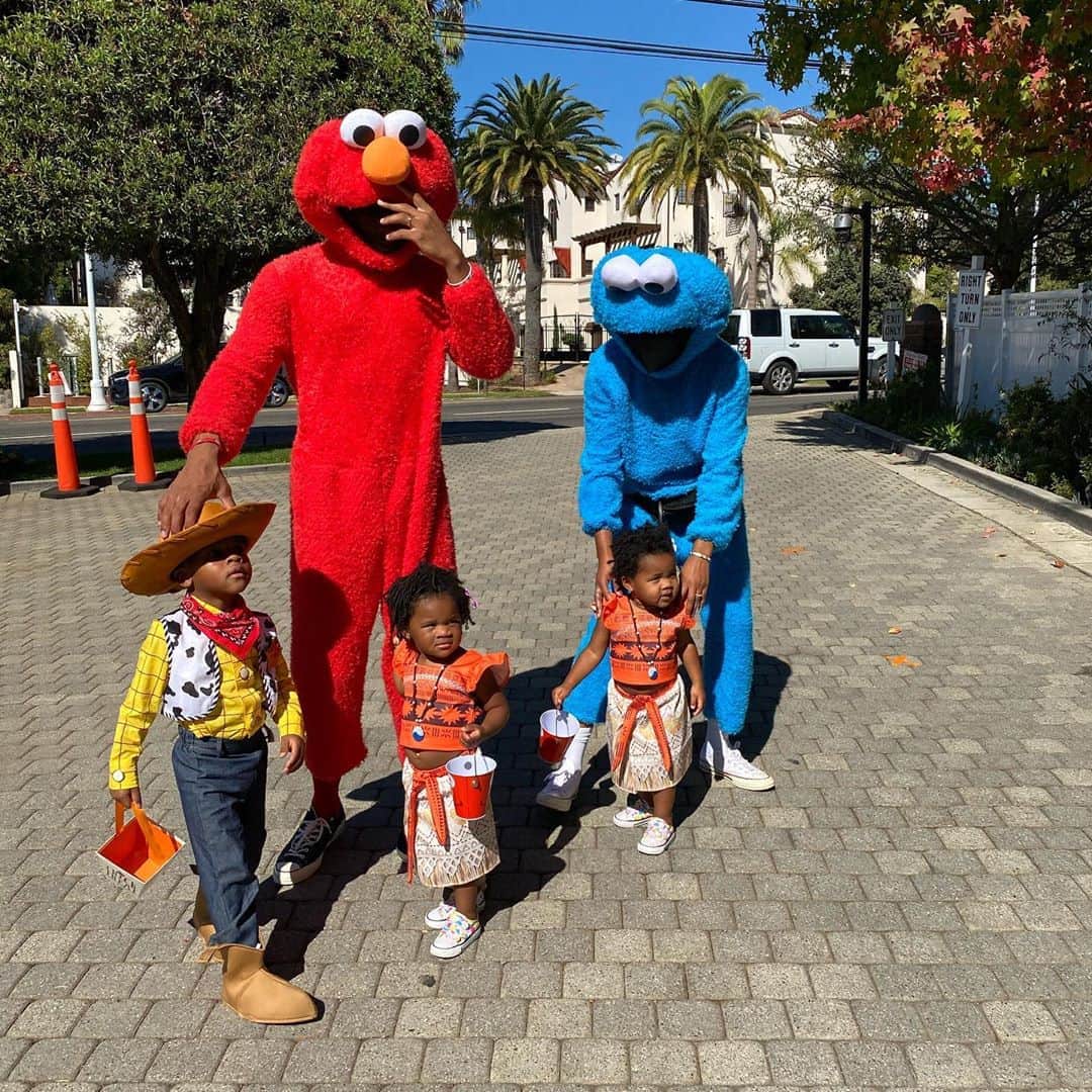 ラッセル・ウェストブルックのインスタグラム：「Happy  Hallo.....elmocookiewoodymoana....ween!!!🎃🎃」