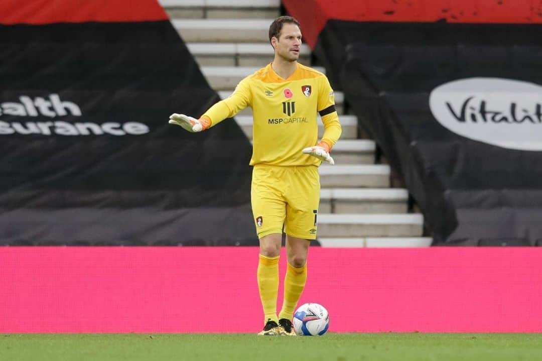 アスミル・ベゴヴィッチさんのインスタグラム写真 - (アスミル・ベゴヴィッチInstagram)「Another tough fought point today. 🍒⚽️🆎🧤 @officialafcb @ab1gk」11月1日 5時23分 - asmir1