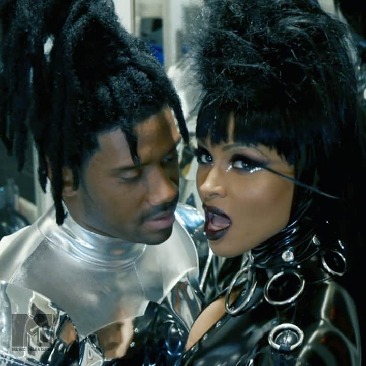 ラッセル・ウィルソンのインスタグラム：「“Gunna make your body scream out.. yeah yeah...yeah!” @Ciara 🎃 @BustaRhymes & @JanetJackson  🎥: @West2EastEmpire」