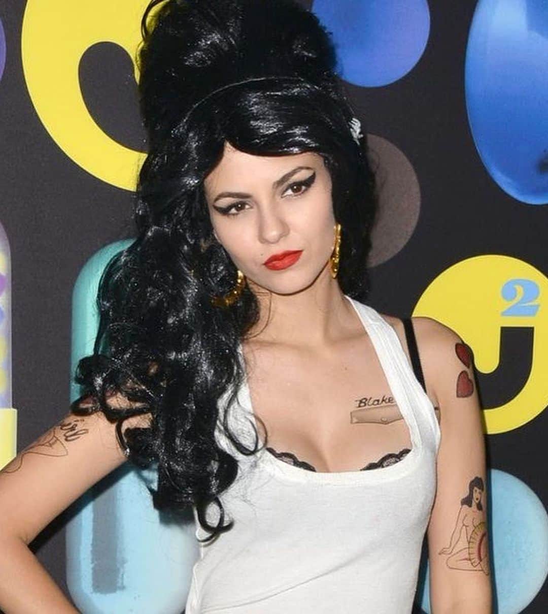 ヴィクトリア・ジャスティスさんのインスタグラム写真 - (ヴィクトリア・ジャスティスInstagram)「Be safe & be smart tonight! I’m still on set & missing the festivities but I’m there in spirit 👻 🔮 🎃 🧡 Here are some throwbacks, everyone have a spooktacular #Halloween!」11月1日 5時43分 - victoriajustice