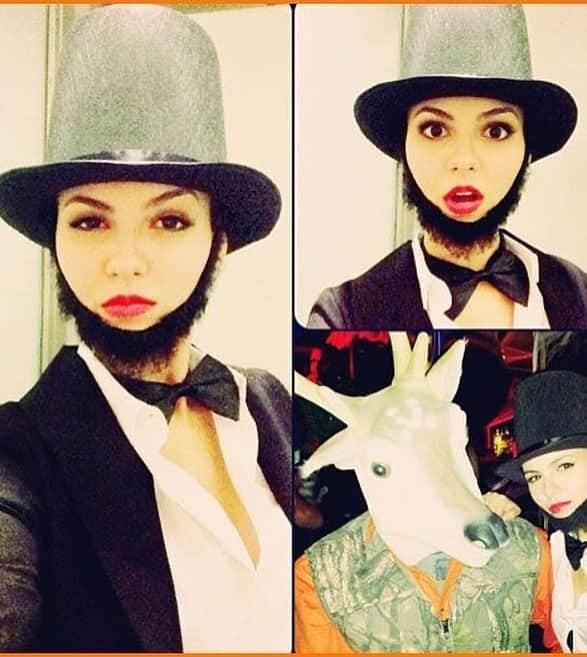 ヴィクトリア・ジャスティスさんのインスタグラム写真 - (ヴィクトリア・ジャスティスInstagram)「Be safe & be smart tonight! I’m still on set & missing the festivities but I’m there in spirit 👻 🔮 🎃 🧡 Here are some throwbacks, everyone have a spooktacular #Halloween!」11月1日 5時43分 - victoriajustice