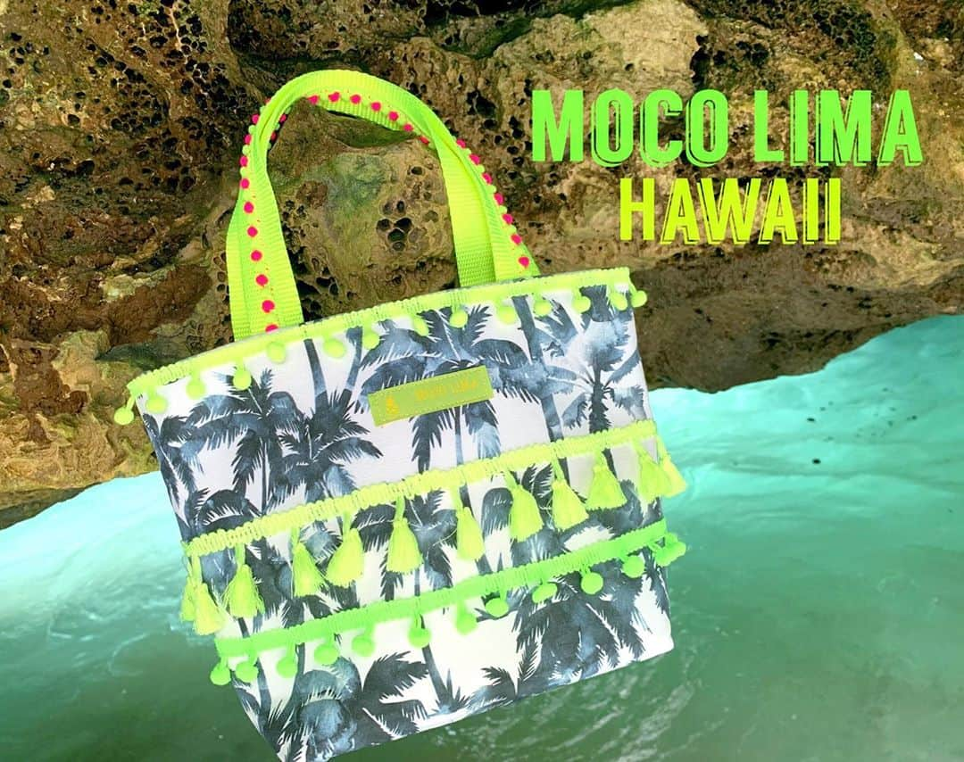 Moco Lima Hawaiiさんのインスタグラム写真 - (Moco Lima HawaiiInstagram)「Neon Palm Trees Tote, Made by Moco  それはそれはステキな場所でした♡  #slay#smashing#supreme#super#awesome#amazing#incredible#superduper#beautifulearth#respectearth#funday#adventure#thankyou#friends#mocolima#hawaii#mermaidcave#ハワイ青の洞窟#モコリマハワイ#冒険#挑戦#経験#チャレンジャー#経験は財産#超#アクティブ女子」11月1日 5時43分 - mocolimahawaii