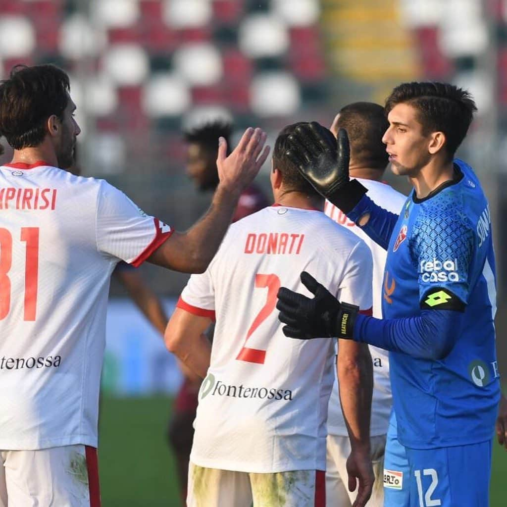 ダニエレ・ソンマリーヴァさんのインスタグラム写真 - (ダニエレ・ソンマリーヴァInstagram)「Prima vittoria in campionato! Cittadella Monza 1-2 ⚪️🔴 @acmonza @legab  #acmonza#serieb」11月1日 5時43分 - sommarotto