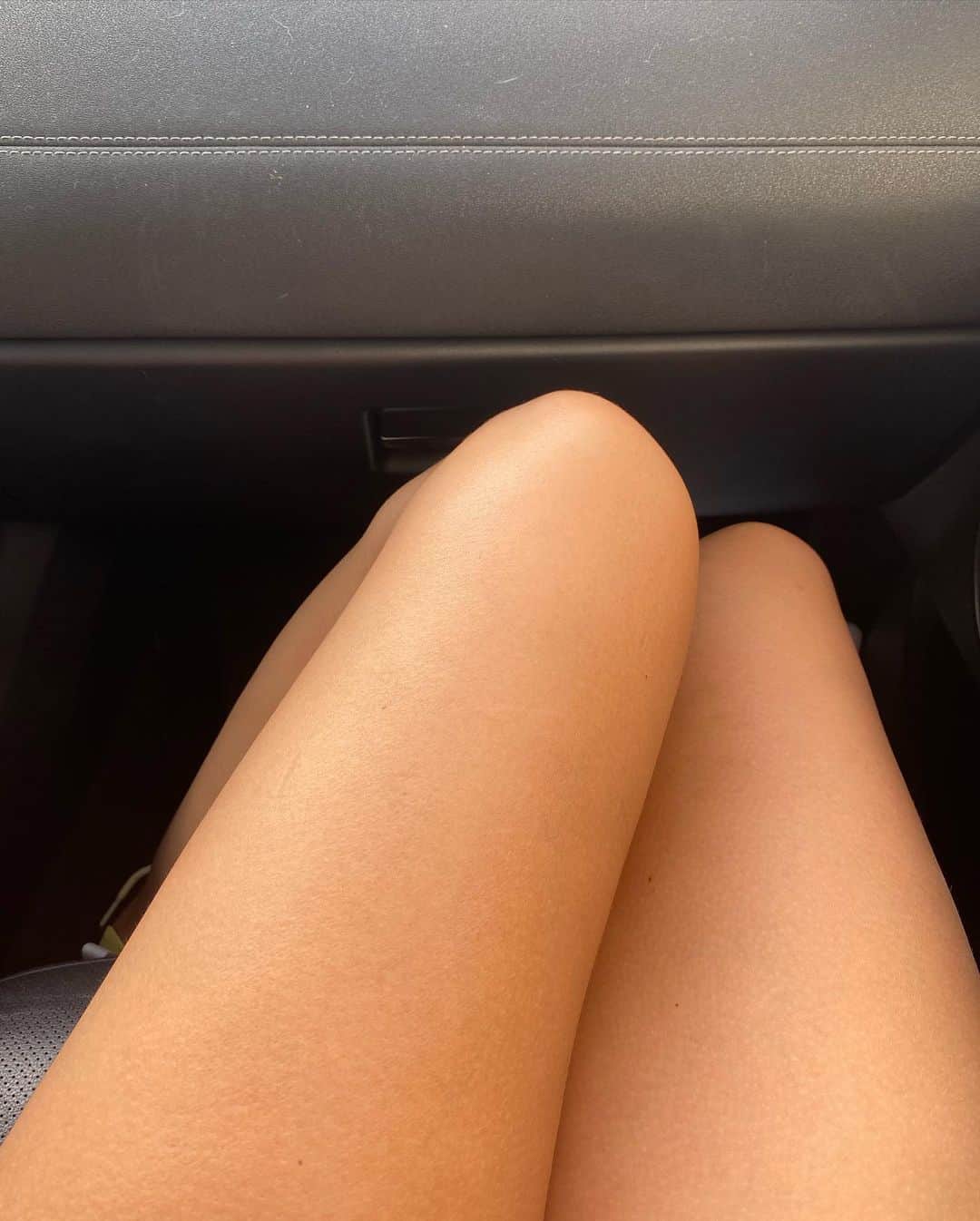 マティー・ノイズのインスタグラム：「i know a lot of you were expecting a music video to drop today. i am just as disappointed as u r that it’s not. but i promise it’s all for good reason and you will get it someday soon. just don’t feel it’s right yet to drop the first album 🙏🏼❤️ happy halloween and i hope u understand. i promise i’ll give you one more song before the year ends and a few more surprises. xo love u more than u kno」