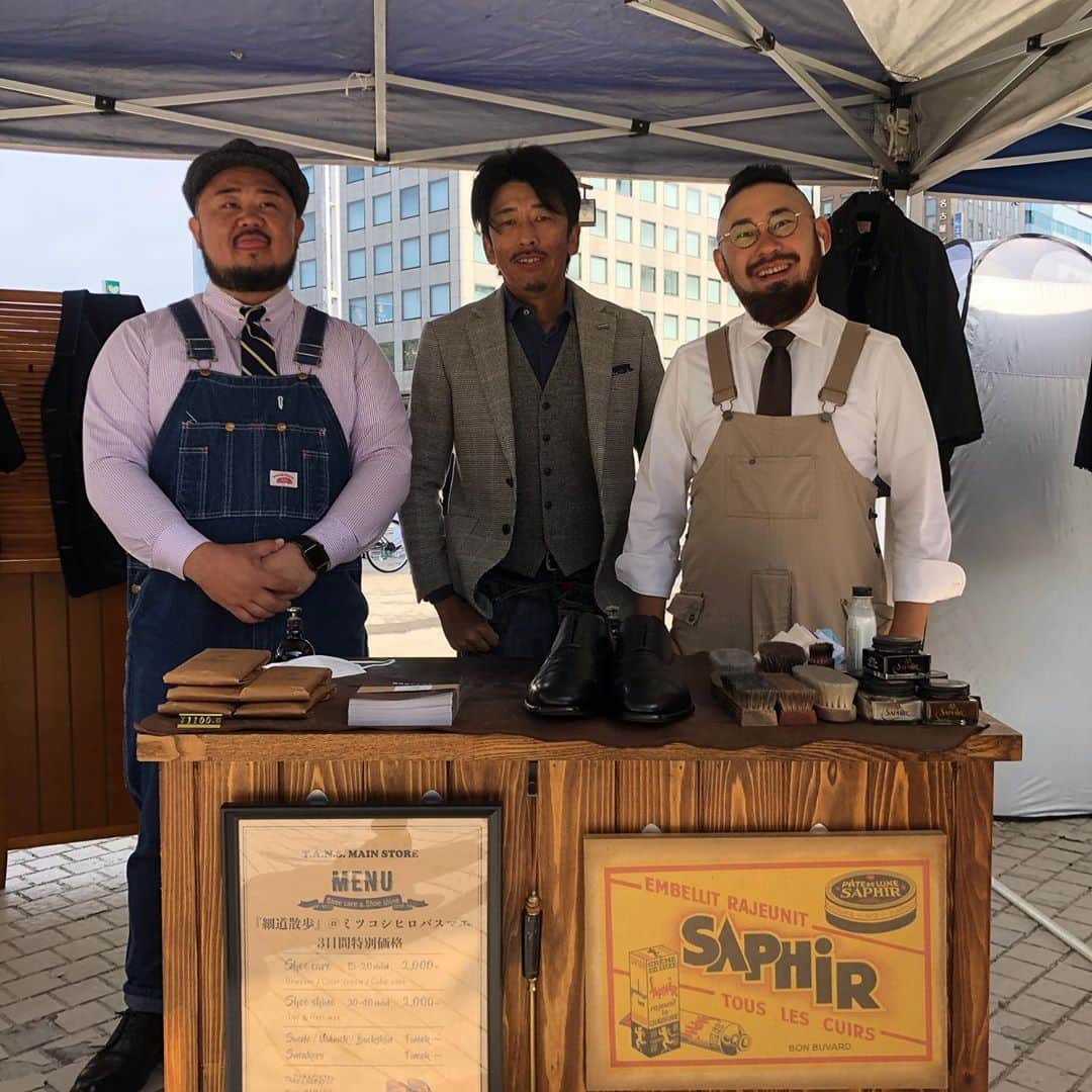 のインスタグラム：「本日から三日間 名古屋栄三越ヒロバス イベント開催してます。 掘り出し物ありです。  #シューケア #鏡面磨き #靴好き #足元倶楽部 #あしもと倶楽部 #オシャレさんと繋がりたい #パティーヌ #手染め#磨き職人#シューシャイナー#シューシャイン#シューズ#足元くら部#手染め靴#shoesaddict#instashoes #スニーカー#スニーカーコーデ#shoegame#shoegame #shoeslover #shoesaddicted#靴#shoegame #あしもと倶楽部#shoesfashion#レザーケア#スニーカー女子 #スニーカー好きな人と繋がりたい #スニーカー男子デビュー」