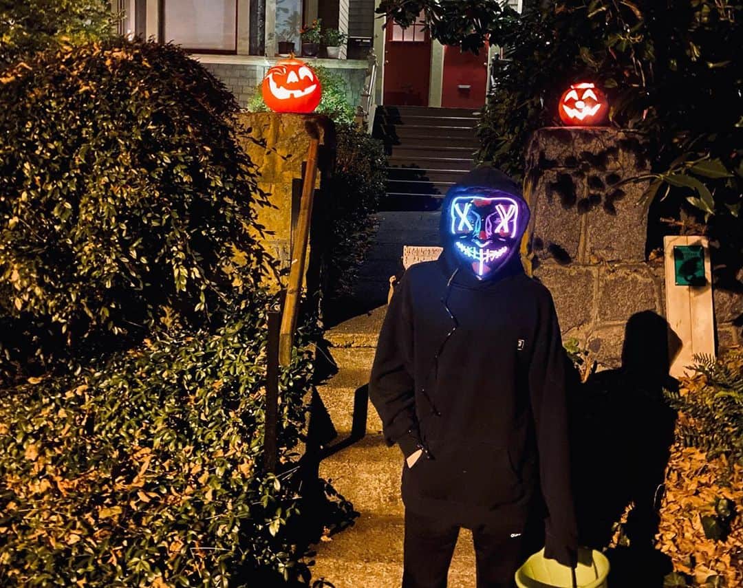 アナベス・ギッシュさんのインスタグラム写真 - (アナベス・ギッシュInstagram)「Halloween 🎃 2020 🎃 #covidstyle😷 @donutshoppeproductions」11月1日 11時20分 - annabeth_gish