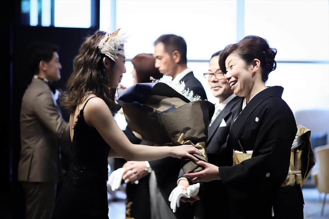 THE STYLE No.20 NEW YORK STYLE WEDDINGのインスタグラム：「2020年5月☆オープン2周年★ 口コミサイトの料理部門4年連続No.1獲得 No.20で自分たちらしい結婚式が叶う . ↓詳しくはHPをチェック↓ https://www.styles.jp/wedding/20f/ . 週末＆平日ブライダルフェアを開催しております メッセージ or ダイレクトメールからでも予約可能 . ↓ TEL ↓ 086-234-7310 . ↓ MAIL ↓ info-thestyle@styles.jpn.com . #thestyle #wedding #bridal #party #weddingparty #weddingphoto #weddingdress#starwedding #instagood #instalike #love #style #instapic  #結婚式 #結婚 #岡山結婚式 #ウェディング #プレ花嫁 #花嫁 #テーブルコーディネート #結婚式準備 #日本中のプレ花嫁さんと繋がりたい #ウェディングドレス #ウェディングフォト #ウェディングレポ #令和婚 #令和」