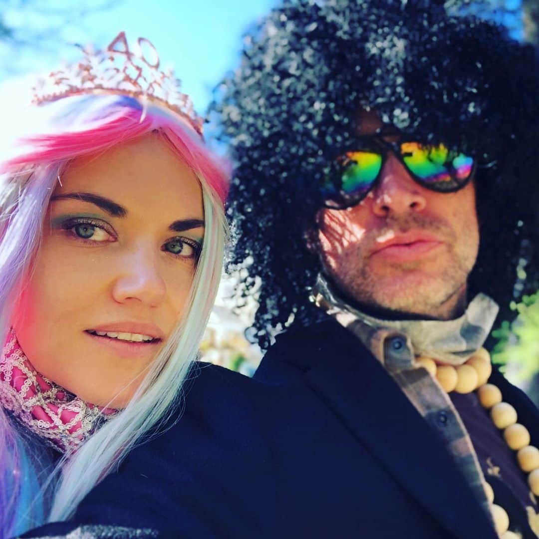 スコット・フォーリーのインスタグラム：「Nicky’s friend and The Unicorn. Whatchu got!? #halloween」
