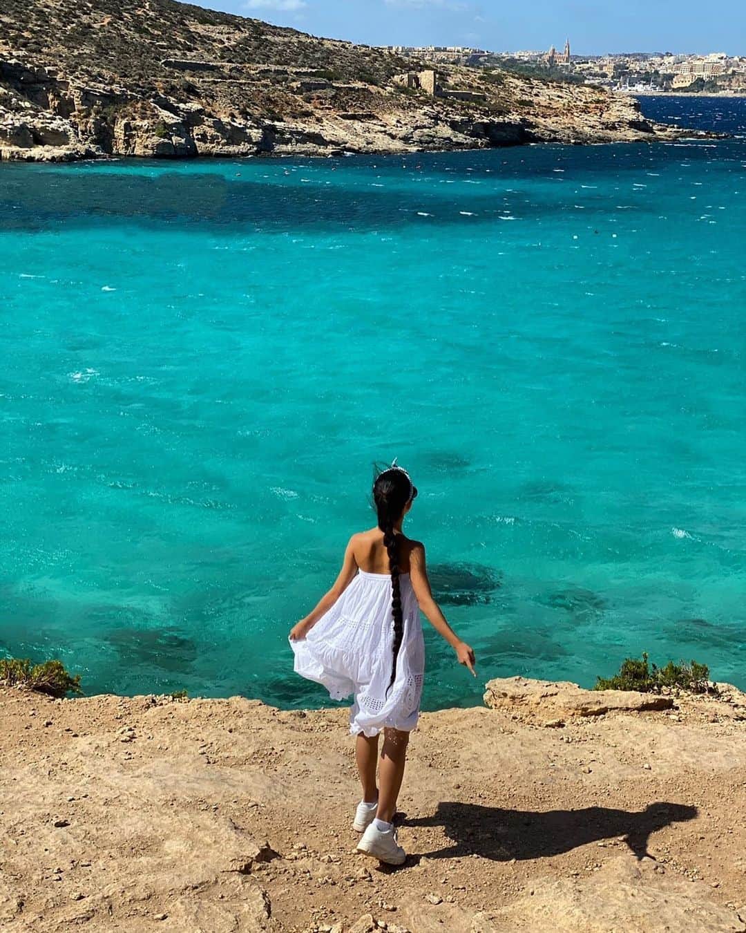 Laraのインスタグラム：「. . Malta 🇲🇹 . . Blueeeeee✨ .  💙💚 . #malta  #マルタ共和国 #2019年秋」
