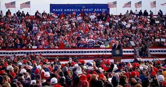 ドナルド・トランプさんのインスタグラム写真 - (ドナルド・トランプInstagram)「THANK YOU PENNSYLVANIA! #VOTE #MAGA」11月1日 6時37分 - realdonaldtrump