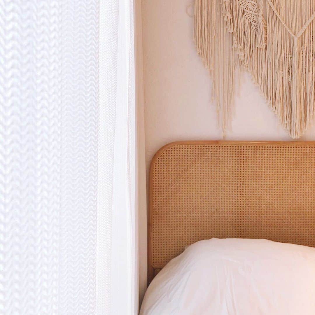 チップ＆ペッパーのインスタグラム：「#stylraven  . . . . . . . . . #interior #morninglight #apartmenttherapy #scandi #interior4all #americanstyle #woodenhouse #interior123 #interior4inspo #interior_delux #interiordesign #myinterior #bohostyle #hangingchair #swing #industrial #scandinavian #mynordicroom #bohemian #natural #stylraven #farmhouse #minimalisticdesign」