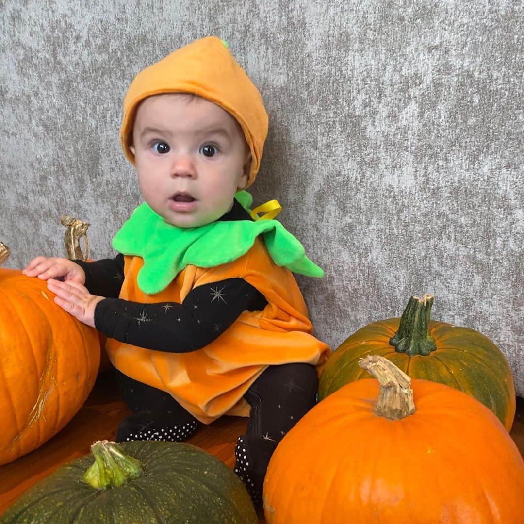 アレックス・モーガンさんのインスタグラム写真 - (アレックス・モーガンInstagram)「How can baby's first Halloween be anything other than a pumpkin!」11月1日 6時50分 - alexmorgan13