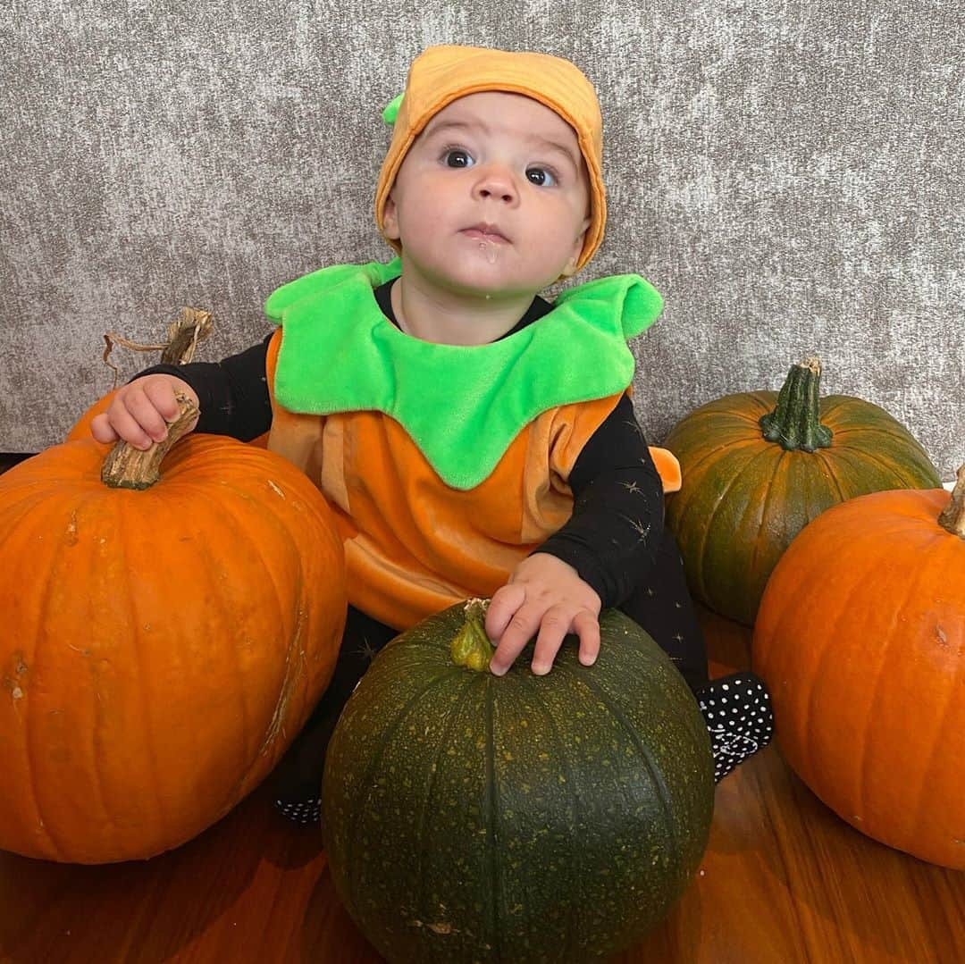 アレックス・モーガンさんのインスタグラム写真 - (アレックス・モーガンInstagram)「How can baby's first Halloween be anything other than a pumpkin!」11月1日 6時50分 - alexmorgan13