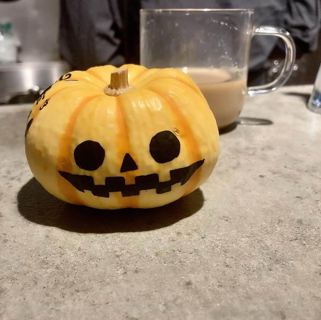 関あいかさんのインスタグラム写真 - (関あいかInstagram)「ハロウィンの🎃もってったらつかちゃんが命を吹き込んでくれました」11月1日 7時00分 - aika__seki