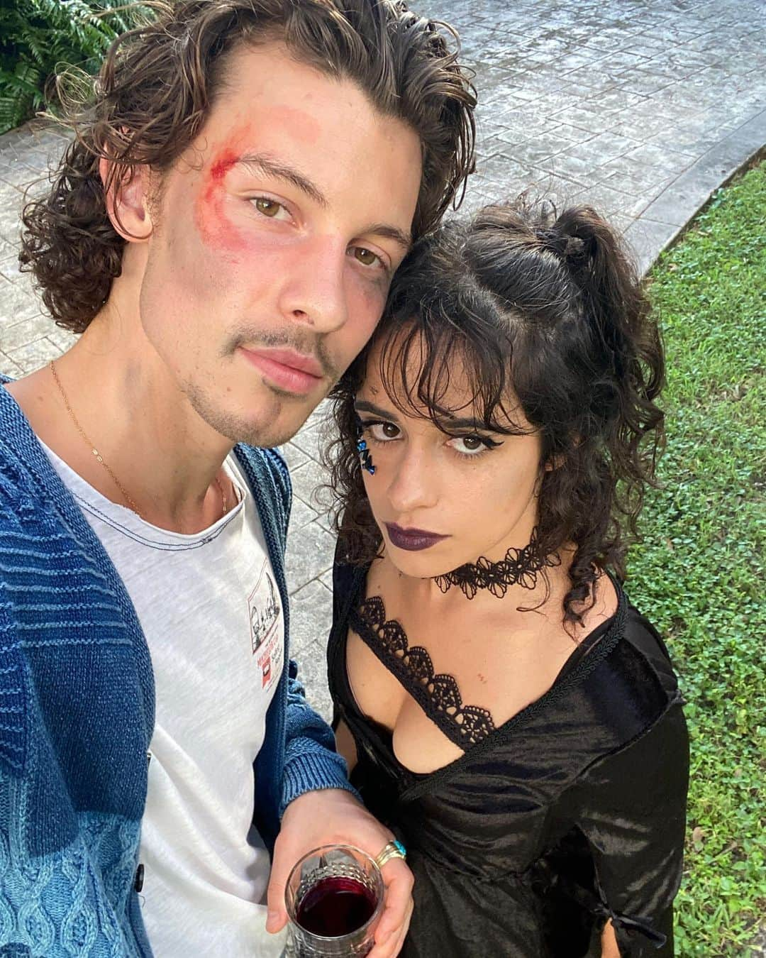 ショーン・メンデスさんのインスタグラム写真 - (ショーン・メンデスInstagram)「Me, but beat up,  and a Miami witch. THE HALLOWEEN SPIRIT IS NEVER CANCELED !!!!!!!! (caption by camila)」11月1日 7時07分 - shawnmendes