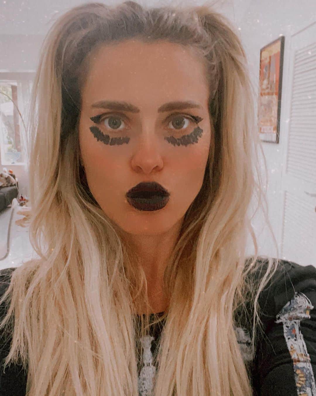 カロライナディークマンのインスタグラム：「#happyhalloween 🎃」