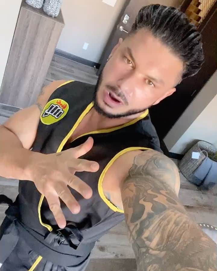Pauly Dのインスタグラム：「Happy Halloween From Cobra Kai DJ Pauly D🎃👻🥋 #Halloween #LasVegas #Vegas #PaulyD #DJPaulyD」