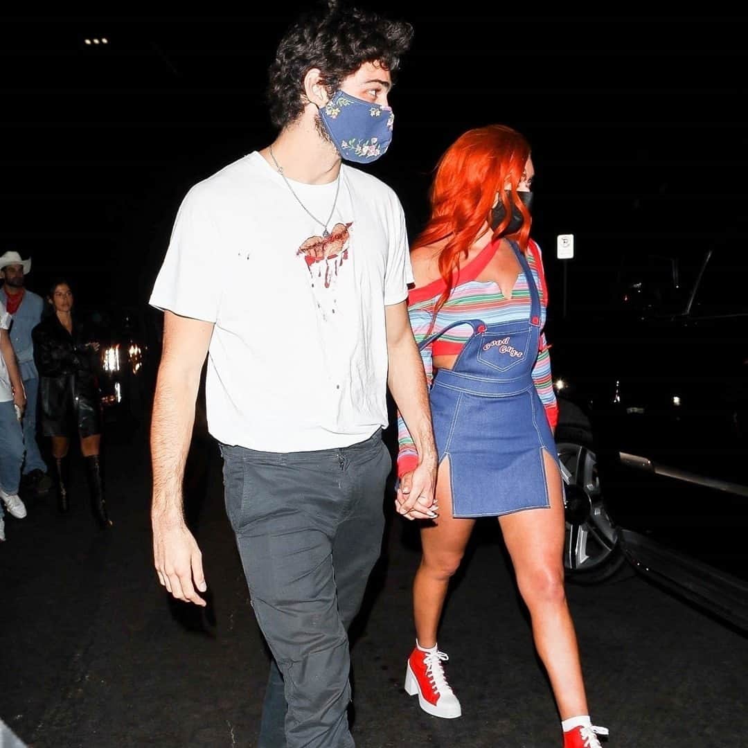 E! Onlineさんのインスタグラム写真 - (E! OnlineInstagram)「To all the couples we've seen before, we've never been as shook as we are by Noah Centineo & Stassie Karanikolaou. Details of their fright night out are at the link in our bio. (📷: Backgrid)」11月1日 7時30分 - enews