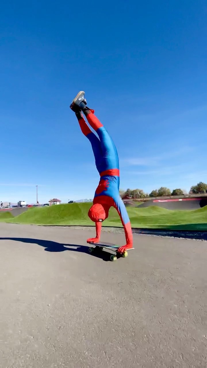Travis Burkeのインスタグラム：「Spidey Travis spotted in Oregon today 😂. Filmed by @gypsealaysea on @GoPro. @sector9 🛹 Happy Halloween!」