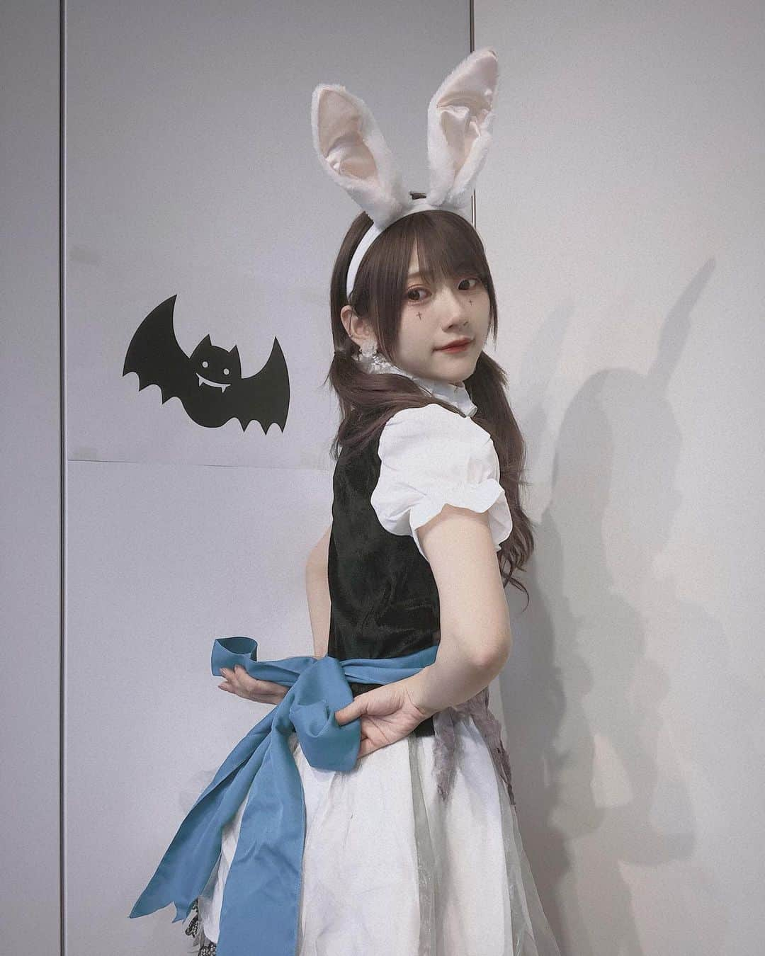 山田麻莉奈さんのインスタグラム写真 - (山田麻莉奈Instagram)「. 🐇🎃  #halloween #コスプレ #happyhalloween」11月1日 7時57分 - marina.yamada_324