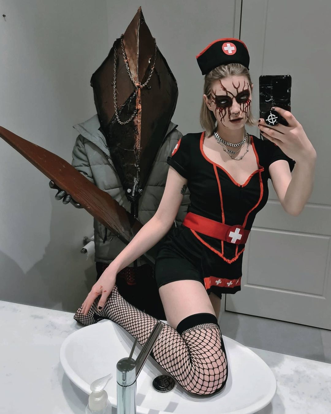 ティール・ココのインスタグラム：「Into the fire she swolled their hate...🔥⛪ The red nurse was only curious, she didn't mean any harm...👀 Silent Hill is one of my favourite movies & games from my childhood! . . . #silenthill #pyramidhead #rednurse #cosplay #halloween2020」