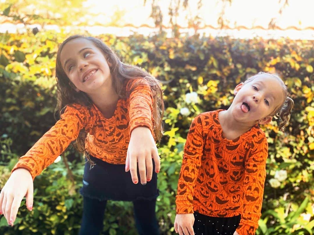 A.J.のインスタグラム：「Happy Halloween from Ava and Lyric McLean! Ewww scary! 😂 Happy Halloween, everyone. Be safe out there. 🎃」
