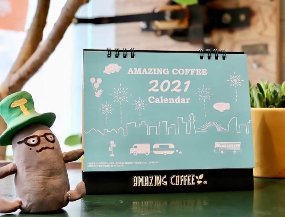 LDH kitchenさんのインスタグラム写真 - (LDH kitchenInstagram)「. @amazing_coffee_official  📦✨AMAZING COFFEE ONLINE🚙💨 . ONLINEよりなんと👀 AMAZING COFFEE初の卓上カレンダーが発売となります🗓 . 季節ごとにシトくんとその仲間たちが、あなたの毎日をHAPP🌱に彩ります🌈 . 2021年は丑年🐮 そんなモ〜モ〜な年を、AMeCOのカレンダーと一緒に過ごしませんか？💁🏻💁🏻‍♀️ . 2021年も皆様の素敵なLIFEに寄り添えるAMAZING COFFEEであることを願って…✨✨ . 【商品名】 AMAZING COFFEE 2021カレンダー . 【販売価格】 ¥1,000(税込) . 【販売開始日】 11月8日(日)12:00〜 . ※商品詳細につきましては、AMAZING COFFEE ONLINEを商品ページをご覧下さい。 . #AMAZINGCOFFEE #AMAZINGCOFFEEONLINE #AMeCO #アメコ #マメT #ONLINE #カレンダー #2021 #LDHkitchen」11月1日 8時18分 - ldhkitchen_official