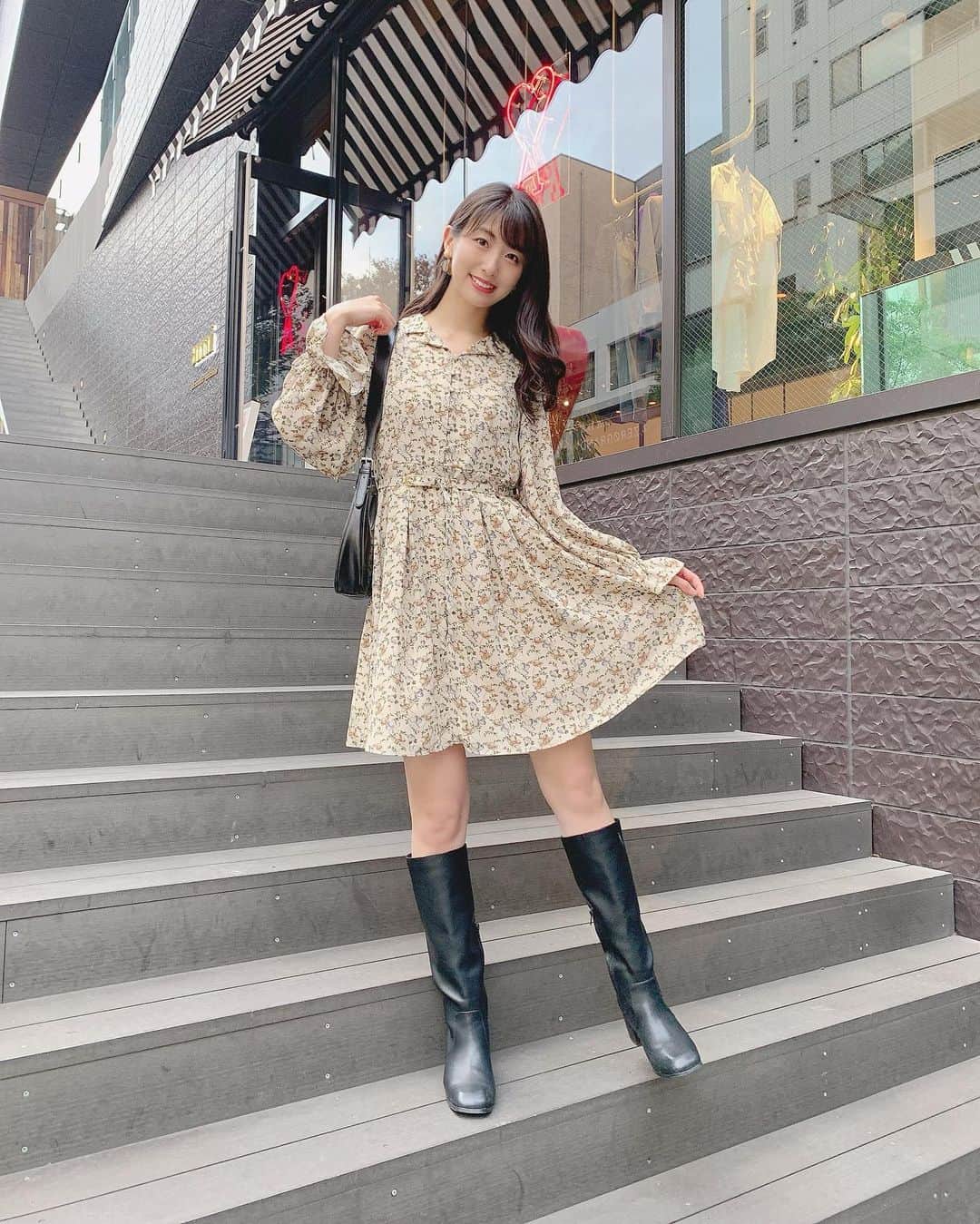 のインスタグラム：「秋ワンピ🍁🤎👢 . . #コーデ記録 👗 #onepiece : #niceclaup  #boots : #majesticlegon  #bag : #wego . . #プチプラ #ぷちぷらコーデ #ぷちぷら #プチプラコーデ #outfit #outfits #ootd #outfitoftheday #fashion #コーデ #秋コーデ #秋服コーデ」