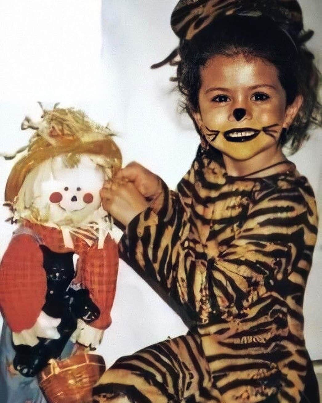 Always With Selenaのインスタグラム：「happy H A L L O W E E N ! 🦇🦇」