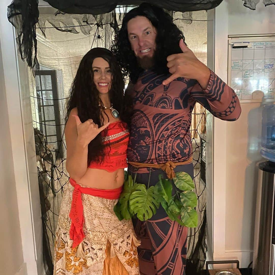 ブラッド・エルドレッドのインスタグラム：「What can I say except your welcome! #moanaandmaui #halloween2020」