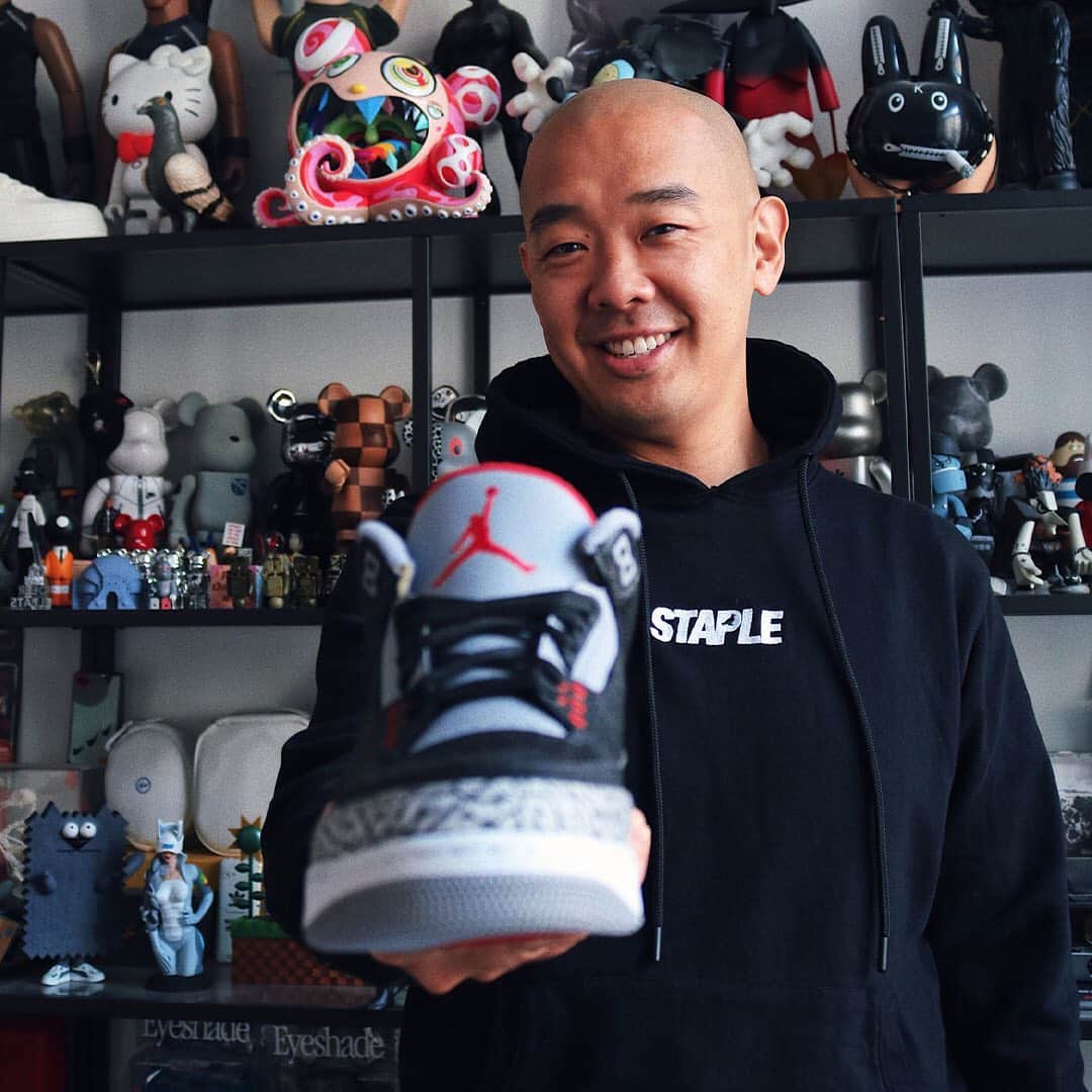 HYPEBEASTさんのインスタグラム写真 - (HYPEBEASTInstagram)「@hypebeastkicks: Sole Mates is a HYPEBEAST series that asks, simply, “why do you love shoes?” Searching for a deeper meaning beyond hype, Sole Mates uncovers each subject’s sneaker origin story. For our latest feature, we spoke to @staplepigeon Founder, @jeffstaple, and discussed how the Air Jordan 3 changed his outlook on athletic footwear as a kid and why its design has stood the test of time. Click the link in bio for the full feature.⁠⠀ Photo: Ross Dwyer/HYPEBEAST」11月1日 8時42分 - hypebeast