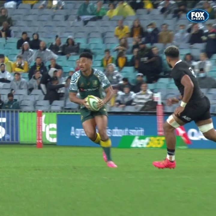 FOX・スポーツ・ラグビーのインスタグラム：「We need more of this in the next few games please ‼️ 🔥  #AUSvNZL #bledisloecup」