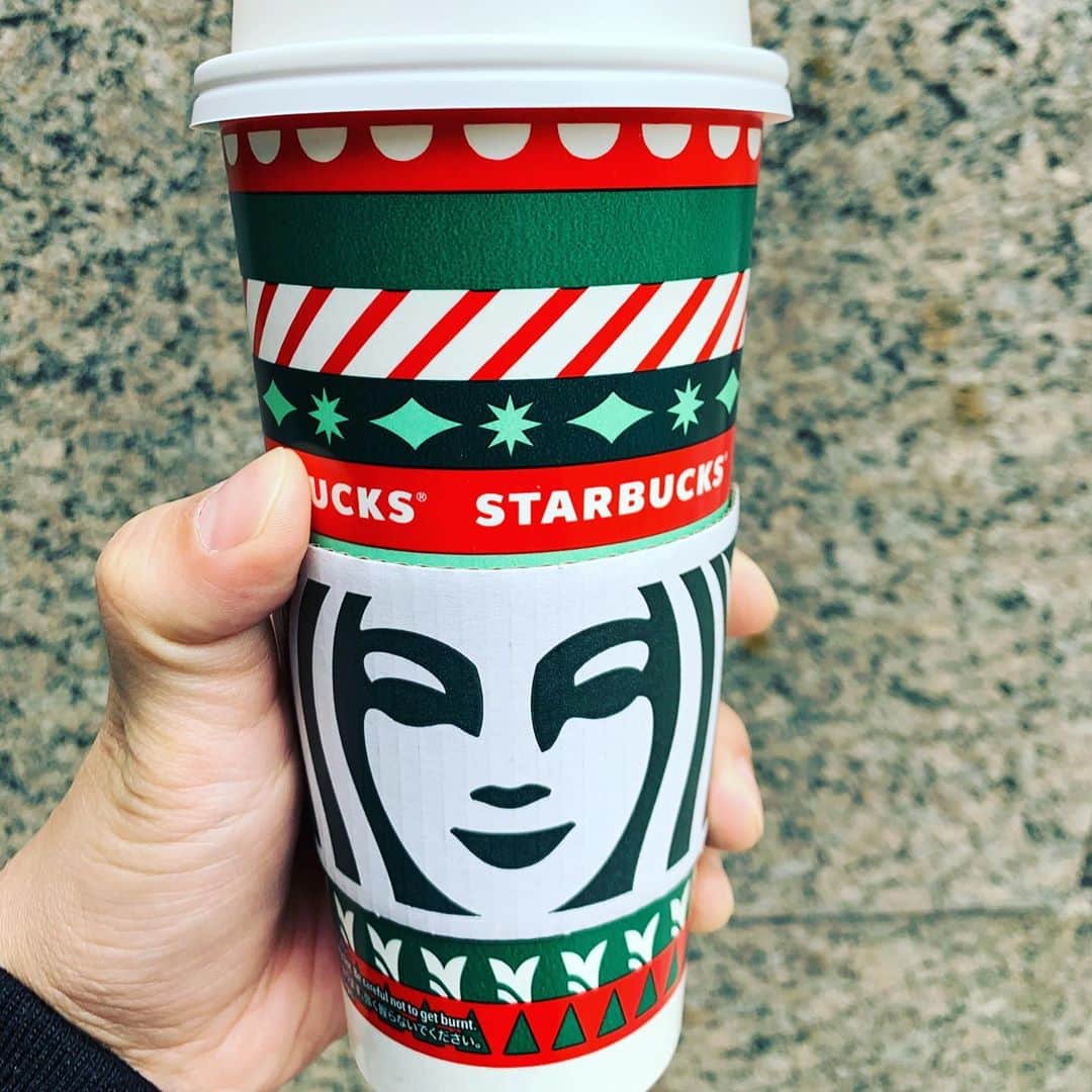 荒木宏文のインスタグラム：「cupとcupsleeve変わった？ 白が際立った。」