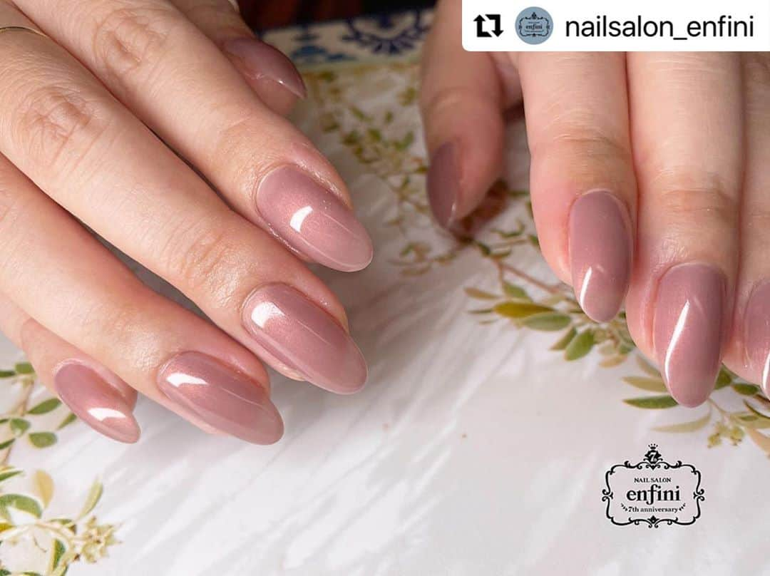 initygel_officialさんのインスタグラム写真 - (initygel_officialInstagram)「札幌　nail salon enfini  INITYインストラクター兼アートディレクター 永山先生👩‍🏫 @nailsalon_enfini   新作オリオンコレクションをいち早く使用して頂き、極上のワンカラーを🥺 OO-03P スコーピオ  ありがとうございました😊 #Repost @nailsalon_enfini with @make_repost ・・・ Scorpio* 新色オリオンコレクション！ (全10色)  写真使用カラー☟ OO-03P/スコーピオ  オリオンコレクションの特徴 ♦︎サテンのような質感がトレンド感 ♢優しく輝く偏光パールカラー ♦︎グラデーションにもオススメ  さらにマット仕上げにすると艶ありとはまた違った質感を楽しめます♪  上品に！おしゃれに！ そんなネイルが楽しめるコレクションです✨  11/6発売予定 全国のTAT各店舗様、オンラインショップでご購入いただけます。(一部店舗除く)  #nail#gelnail#nailart#ネイル#ネイルアート#ジェルネイル#ジェルアート#ネイルデザイン#手描きアート#ジェル#美甲#指甲#ネイルサロン#nailsalon#instanail#札幌#enfini#アンフィニ#젤네일#大人ネイル#nailist#オフィスネイル#トレンドネイル#initygel #アイニティジェル#冬ネイル#秋ネイル #オリオンコレクション#ワンカラーネイル」11月1日 9時05分 - initygel_official