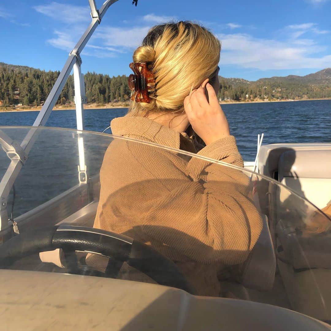 ヘイリー・キヨコさんのインスタグラム写真 - (ヘイリー・キヨコInstagram)「A little trick—>a little treat 🍂😈」11月1日 9時29分 - hayleykiyoko