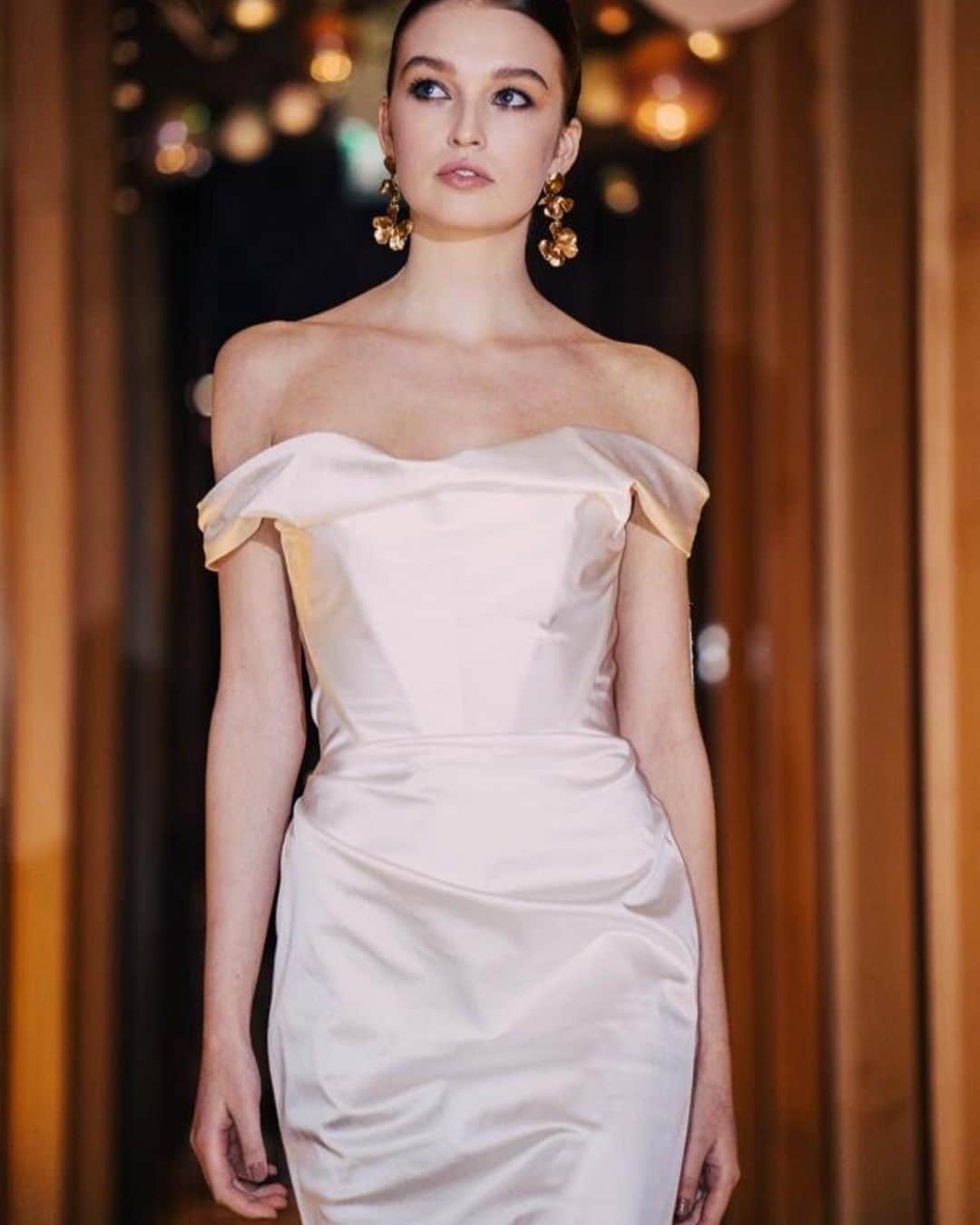 SOYOO BRIDALさんのインスタグラム写真 - (SOYOO BRIDALInstagram)「.   [ SOYOO Bridal x Vivienne Westwood ] 🏷  New Arrival @soyoobridal_official ☀️   #비비안웨스트우드🏷 #소유브라이덜 #formodernbride #newcollection #justarrived 💫   SOYOO Bridal 은 Vivienne Westwood Bridal 의 국내 독점수입샵입니다 📌   #exclusive_in_korea🕊  #only_at_soyoobridal 🕊」11月1日 9時37分 - soyoobridal_official