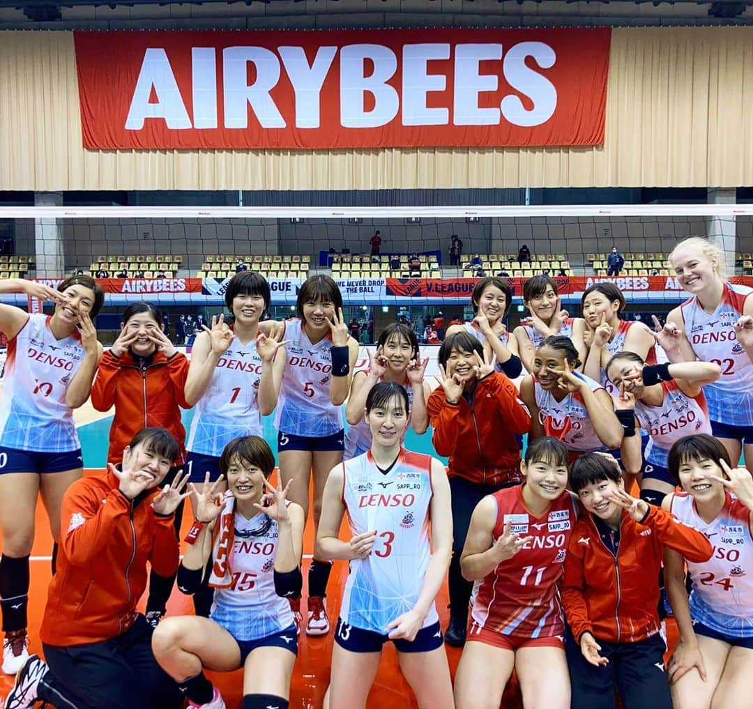 井上琴絵さんのインスタグラム写真 - (井上琴絵Instagram)「. 🐝3勝目🐝 . ホームゲーム2連勝🌟 応援ありがとうございました＼(^^)／ . 来週は加古川大会！ またいい準備をしてがんばります＼(^^)／ . . . #デンソーエアリービーズ  #ホームゲーム#🐝#3勝目 #福島#郡山大会 #スペシャルマッチ #Vリーグ#バレーボール . #3rdWin#KeepGoing #Volleyball#Vleague #DENSOairybees#DENSO」11月1日 20時33分 - kotoe.i15