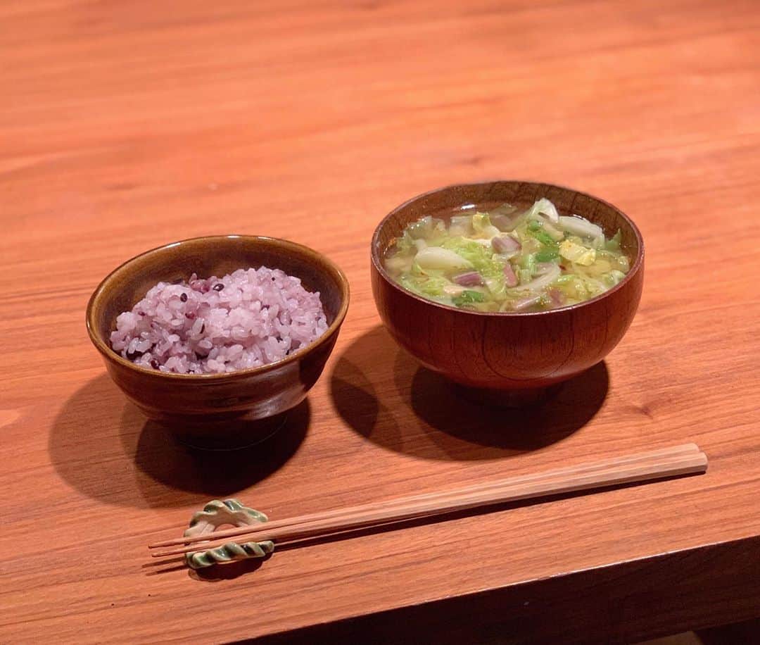 中村優さんのインスタグラム写真 - (中村優Instagram)「米と味噌汁だけでさいこうなときもある🍚🥢」11月1日 20時26分 - nkmr_yu