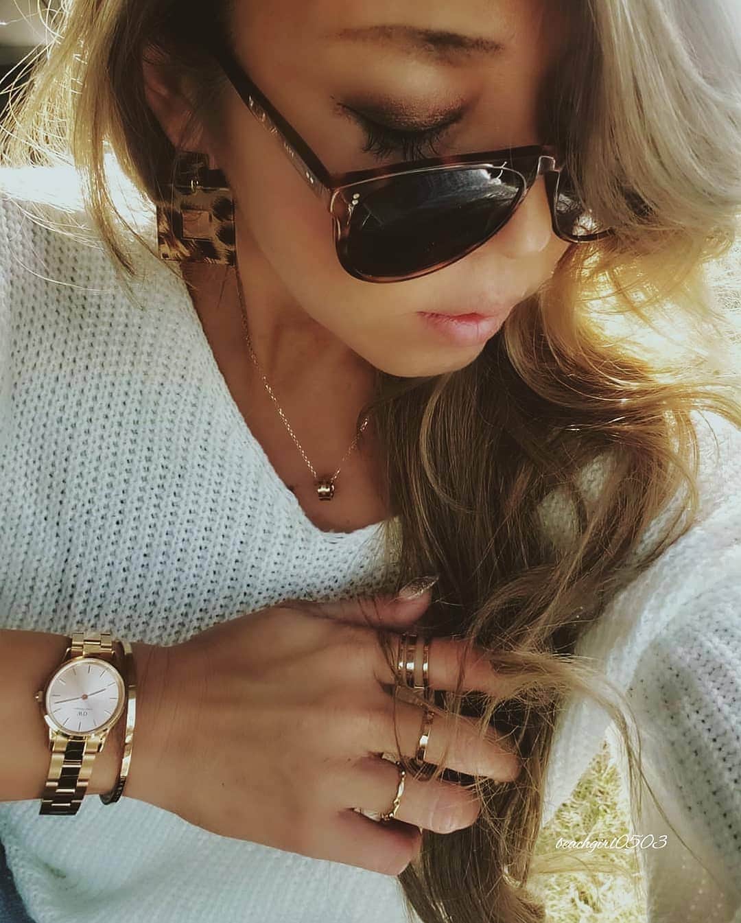 𝑵𝒐𝒓𝒊のインスタグラム：「. . . @danielwellington  1番大好きな𝑰𝒄𝒐𝒏𝒊𝒄 𝑳𝒊𝒏𝒌 𝒄𝒐𝒍𝒍𝒆𝒄𝒕𝒊𝒐𝒏の新作♡ 𝑰𝒄𝒐𝒏𝒊𝒄 𝑳𝒊𝒏𝒌 𝑼𝒏𝒊𝒕𝒐𝒏𝒆が仲間入り⌚ . . . 品があって高級感があるローズゴールドを𝑮𝒆𝒕♡ どんなスタイルにも合わせやすい👌 . . . 新しく𝑬𝑳𝑨𝑵 𝑵𝑬𝑪𝑲𝑳𝑨𝑪𝑬も仲間入り🎶 新作の時計に合わせてローズゴールドをチョイス♡ バングルもリングもネックレスも 全部 #ダニエルウェリントン で合わせてみた🤭 . . . 全商品に使えるクーポンコード 【𝐛𝐞𝐚𝐜𝐡】で𝟏𝟓%𝐎𝐅𝐅になるから よかったら使ってね☝ . . . . #danielwellington #watch #fashion #pinkgold  #favorite #instafashion #accessories  #DWユニトーン #時計 #腕時計 #ファッション #手元倶楽部 #ピンクゴールド #可愛い #お気に入り #ニット#デニム #スタイル  #アクセサリー #リング #バングル #ネックレス  #秋コーデ #大人女子 #休日 #コーディネート  #新作 #おしゃれ #スナップミー」