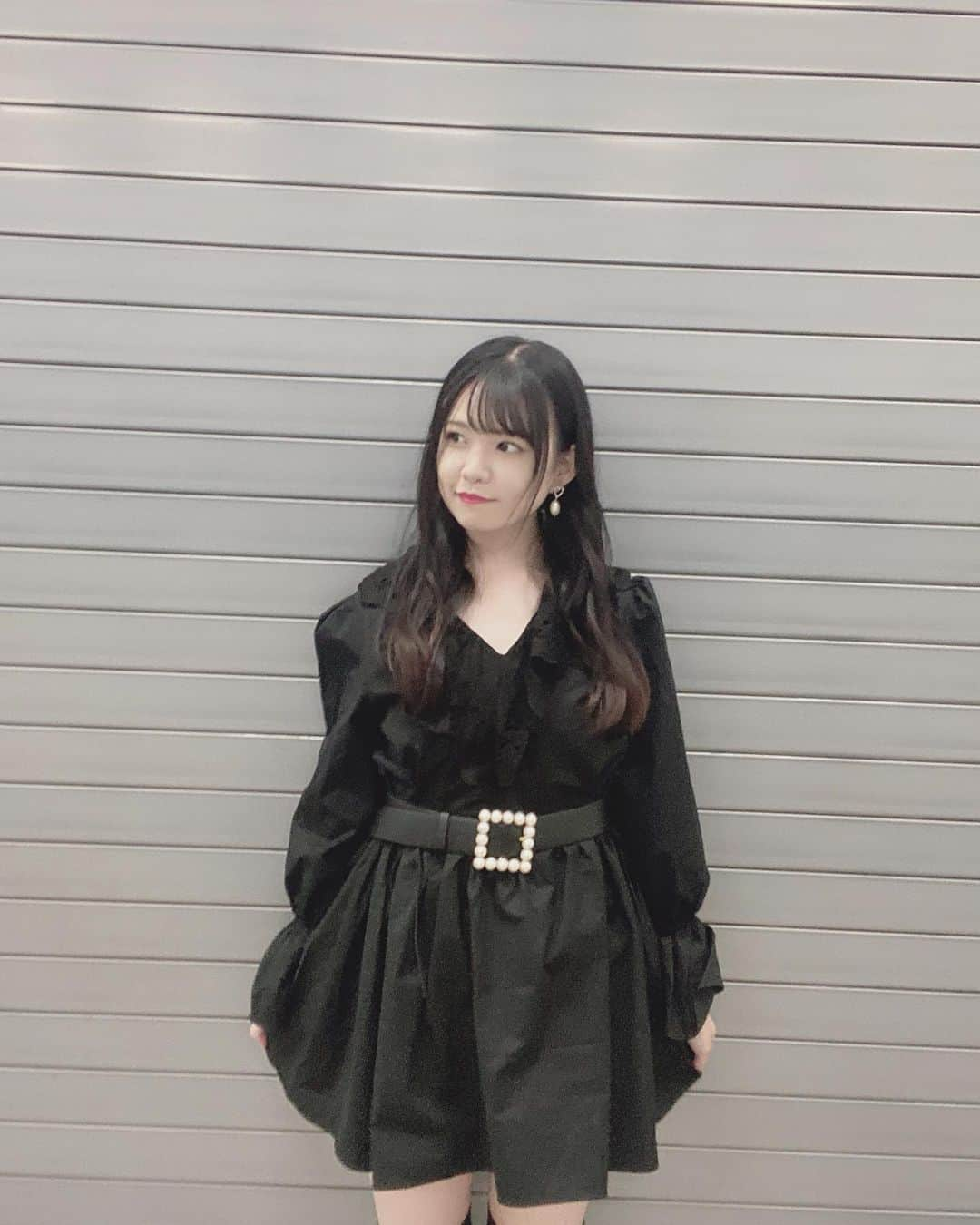 岡本彩夏さんのインスタグラム写真 - (岡本彩夏Instagram)「トーク会ありがとうございました☺︎ ２日とも真っ黒だった…笑🖤 ・ #ブラックコーデ #black #アイドル #トーク会 #ベルト #jk #いいね#instagram #followｍe  #ske48 #岡本彩夏」11月1日 20時26分 - ayaka_okmt